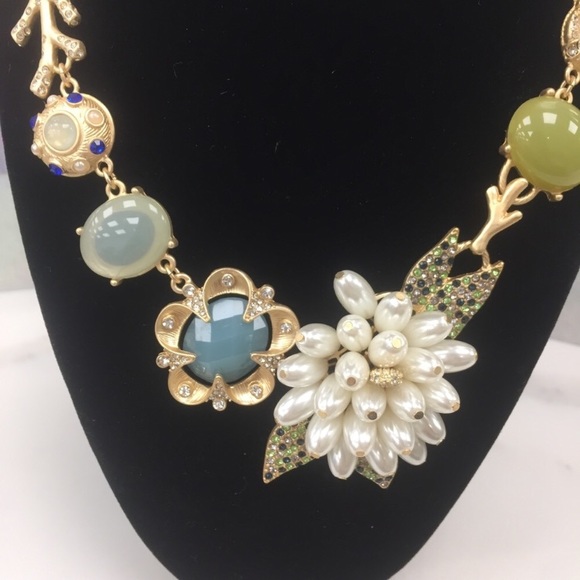 Dainty Gold Statement Jewelry Set - Picture 3 of 8